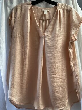 Maurices Soft Peach V-Neck Short Sleeve Blouse
